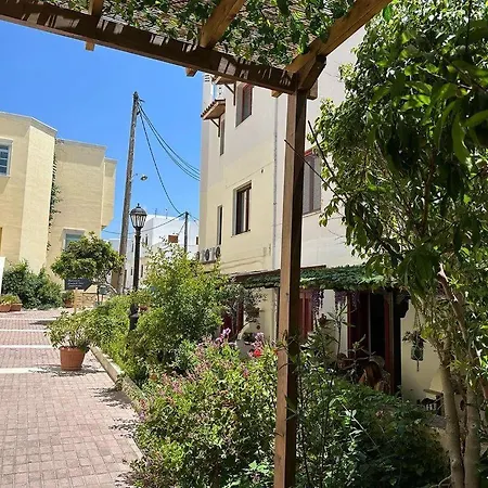 Naxos Philoxenia Konukevi *